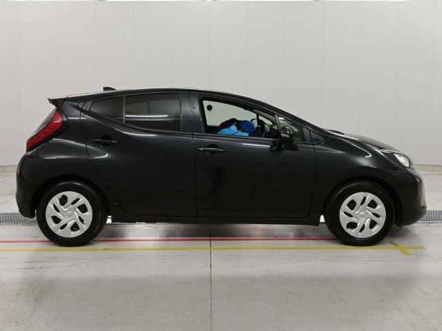 Toyota AQUA 2024 8236989-3