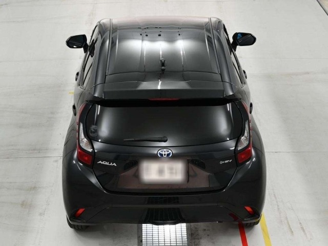 Toyota AQUA 2024 8236989-8