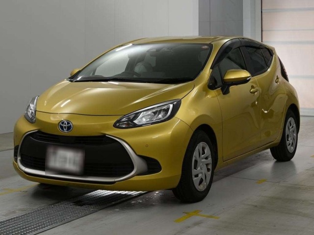 Toyota AQUA 2022 8236990-0