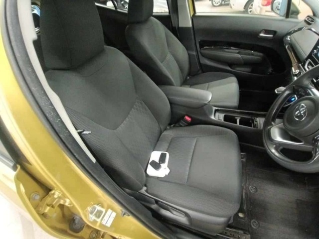Toyota AQUA 2022 8236990-10