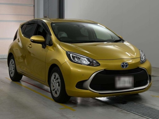 Toyota AQUA 2022 8236990-5