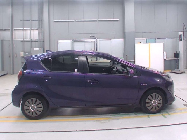 Toyota AQUA 2019 8236991-3