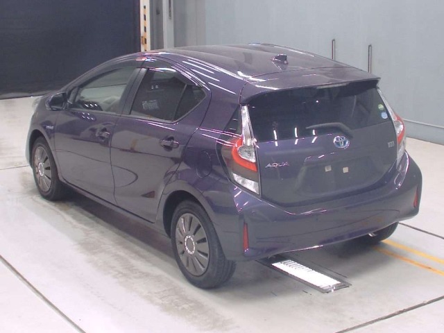 Toyota AQUA 2019 8236991-6