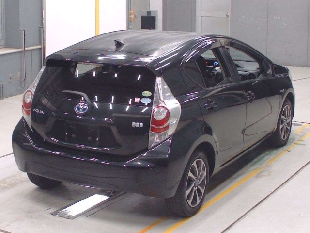 Toyota AQUA 2014 8236992-1