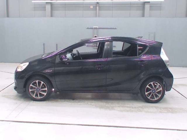 Toyota AQUA 2014 8236992-4