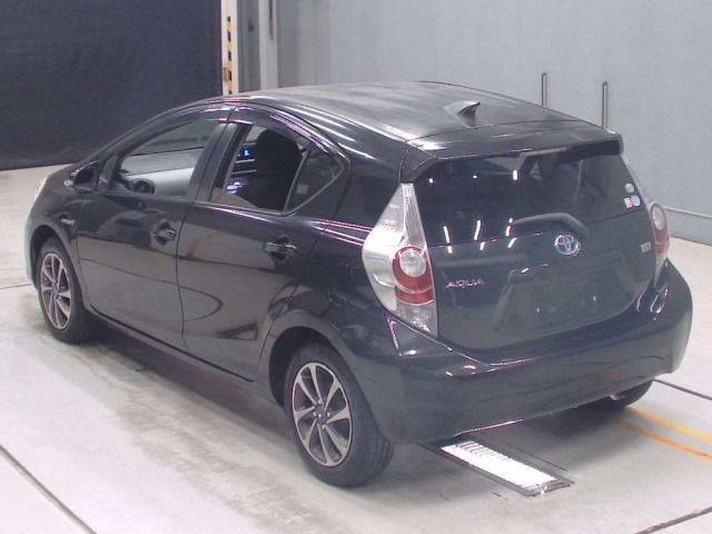 Toyota AQUA 2014 8236992-6