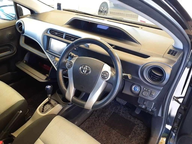 Toyota AQUA 2014 8236992-7