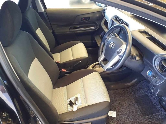 Toyota AQUA 2014 8236992-8