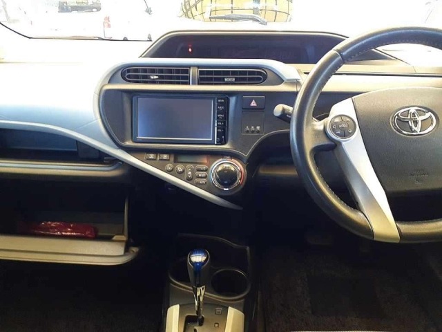 Toyota AQUA 2014 8236992-9