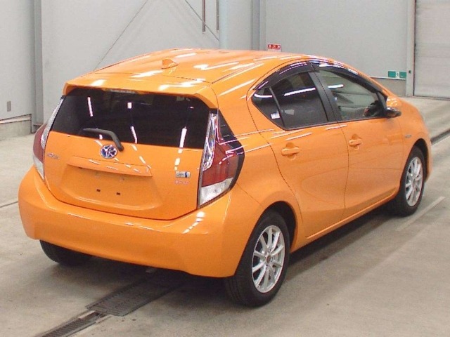 Toyota AQUA 2016 8236993-1