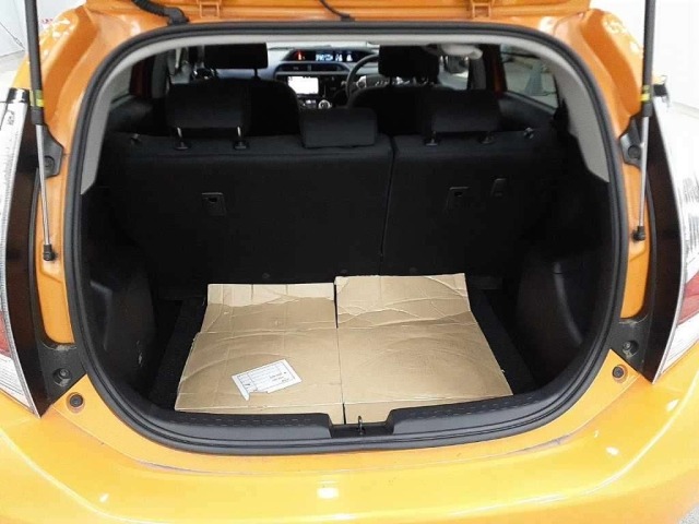 Toyota AQUA 2016 8236993-11