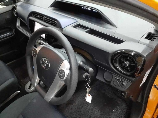 Toyota AQUA 2016 8236993-7