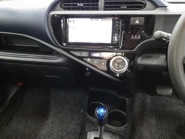 Toyota AQUA 2016 8236993-9