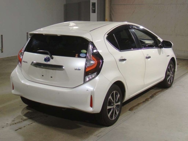 Toyota AQUA 2019 8236995-1