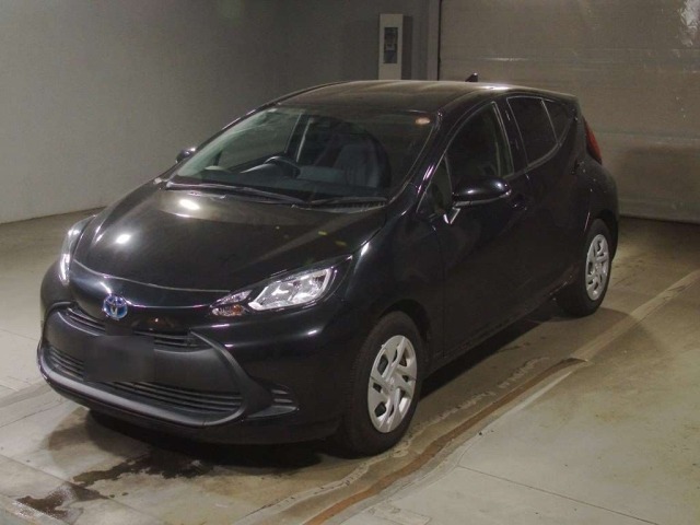 Toyota AQUA 2022 8236998-0