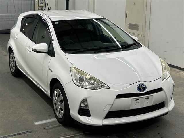 Toyota AQUA 2014 8236999-0