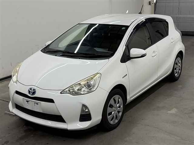 Toyota AQUA 2014 8236999-4