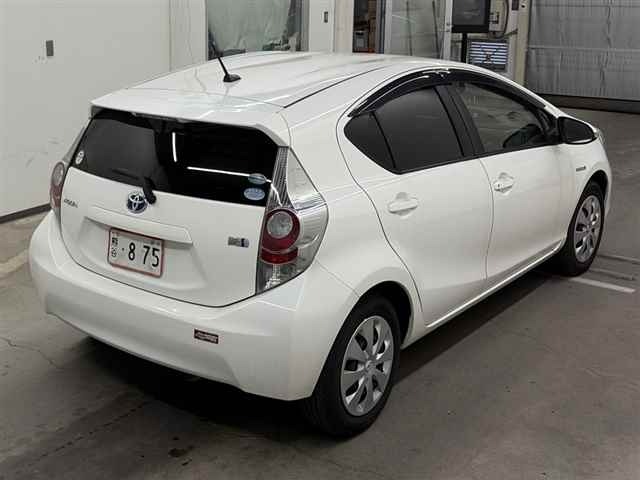 Toyota AQUA 2014 8236999-5