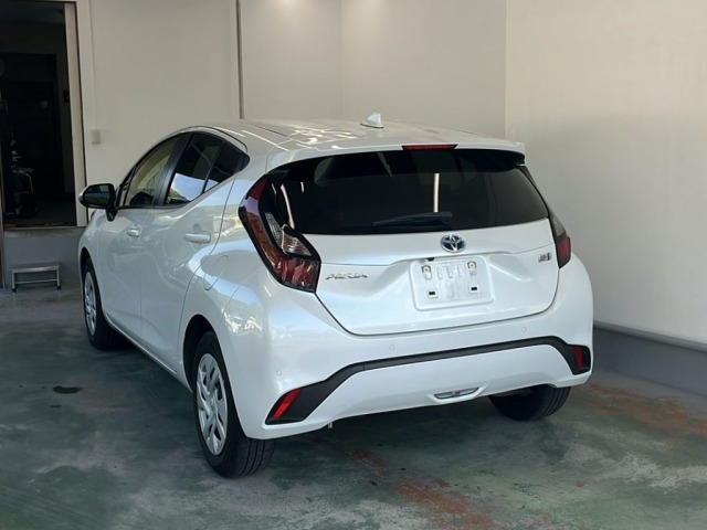 Toyota AQUA 2022 8237000-1