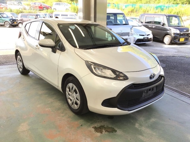 Toyota AQUA 2022 8237000-3