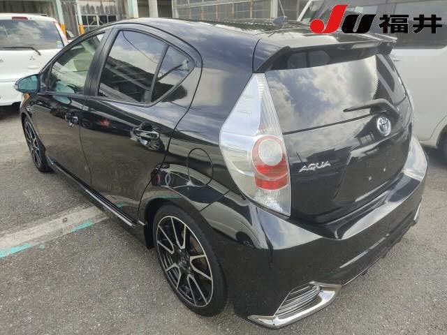 Toyota AQUA 2014 8237001-1