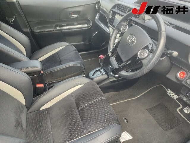Toyota AQUA 2014 8237001-3
