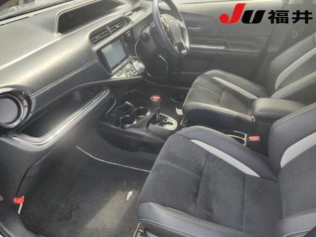 Toyota AQUA 2014 8237001-5