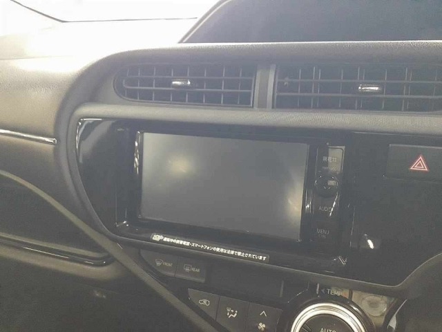 Toyota AQUA 2015 8237009-12
