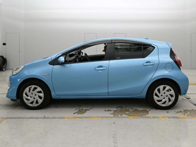 Toyota AQUA 2015 8237009-4