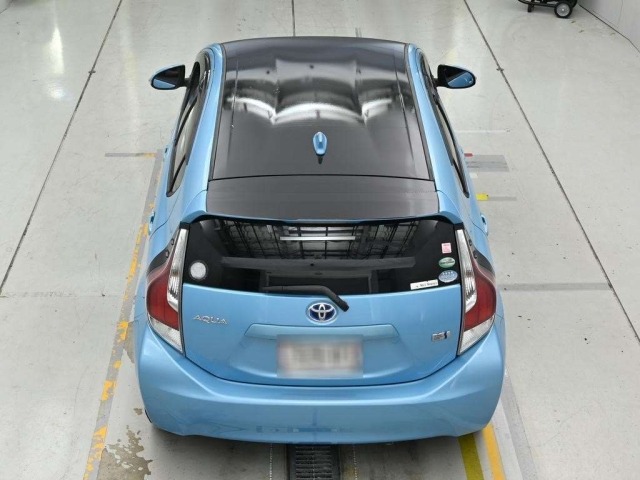 Toyota AQUA 2015 8237009-8