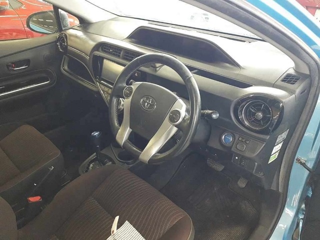 Toyota AQUA 2015 8237009-9