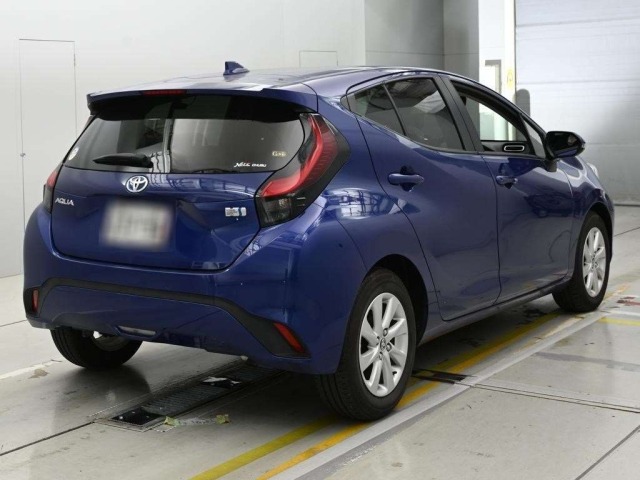 Toyota AQUA 2021 8237011-1