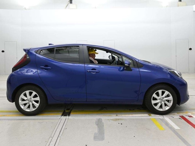 Toyota AQUA 2021 8237011-3