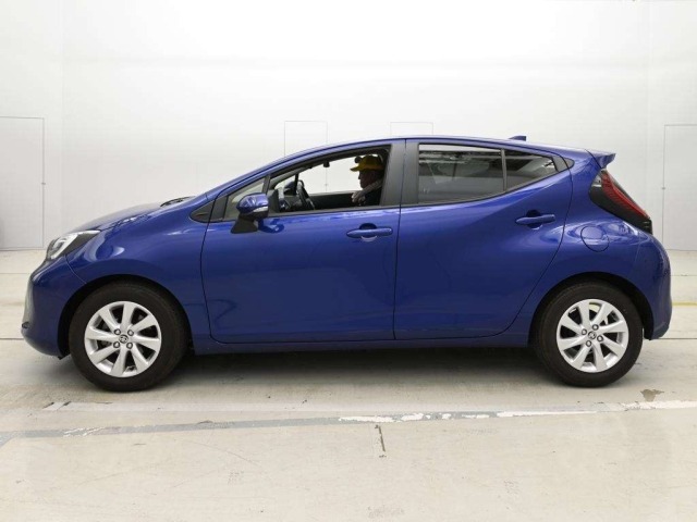 Toyota AQUA 2021 8237011-4