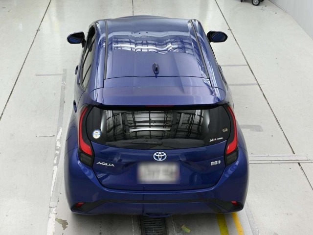 Toyota AQUA 2021 8237011-8