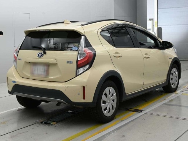 Toyota AQUA 2017 8237013-1