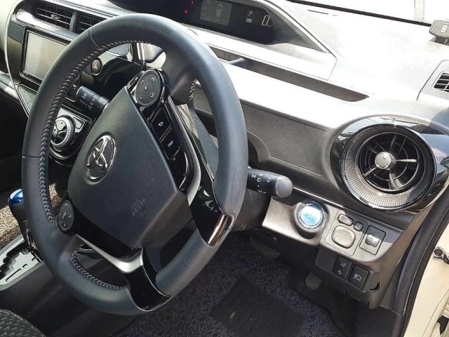 Toyota AQUA 2017 8237013-9