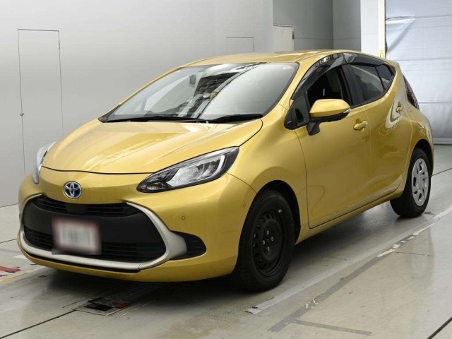 Toyota AQUA 2021 8237014-0
