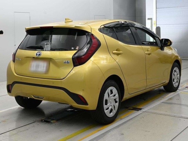 Toyota AQUA 2021 8237014-1