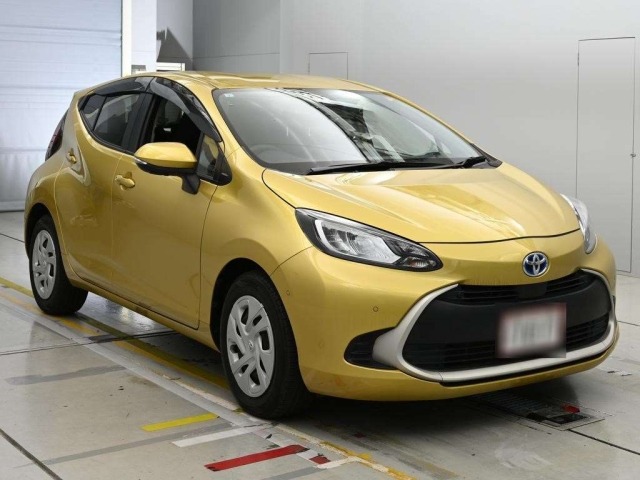 Toyota AQUA 2021 8237014-5