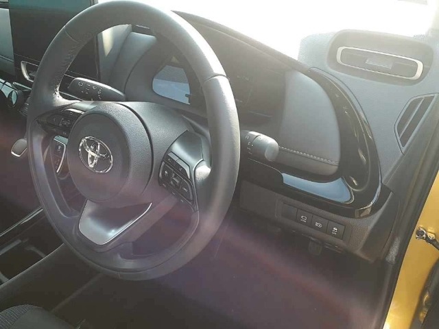 Toyota AQUA 2021 8237014-9
