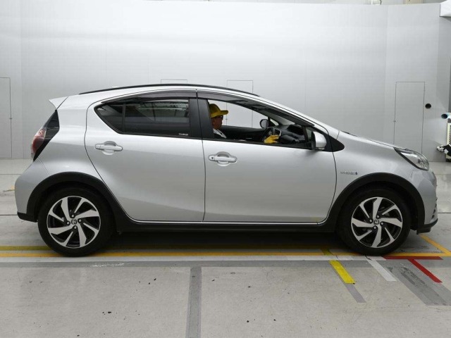 Toyota AQUA 2019 8237015-3