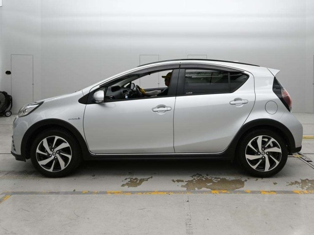 Toyota AQUA 2019 8237015-4