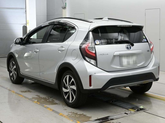 Toyota AQUA 2019 8237015-6