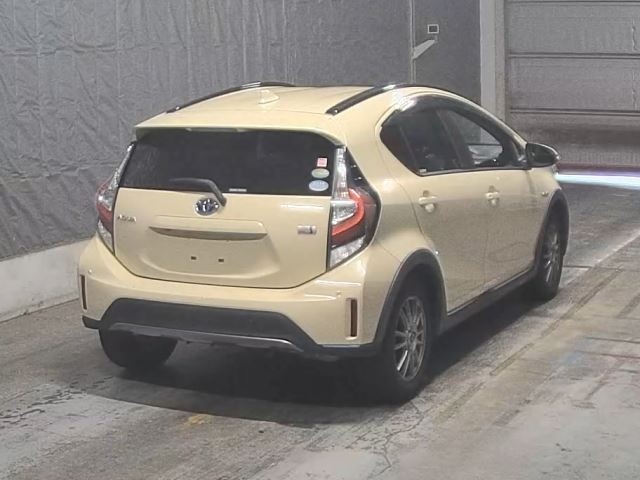 Toyota AQUA 2019 8237016-1