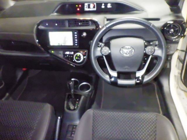 Toyota AQUA 2019 8237016-4