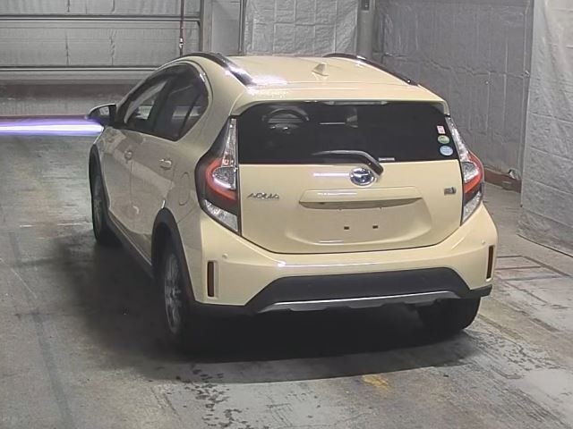 Toyota AQUA 2019 8237016-8