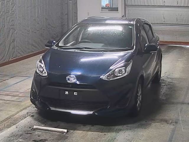 Toyota AQUA 2021 8237017-0