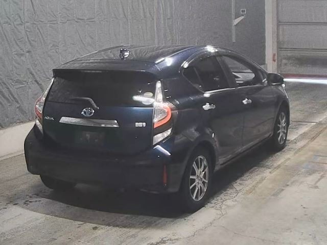 Toyota AQUA 2021 8237017-1