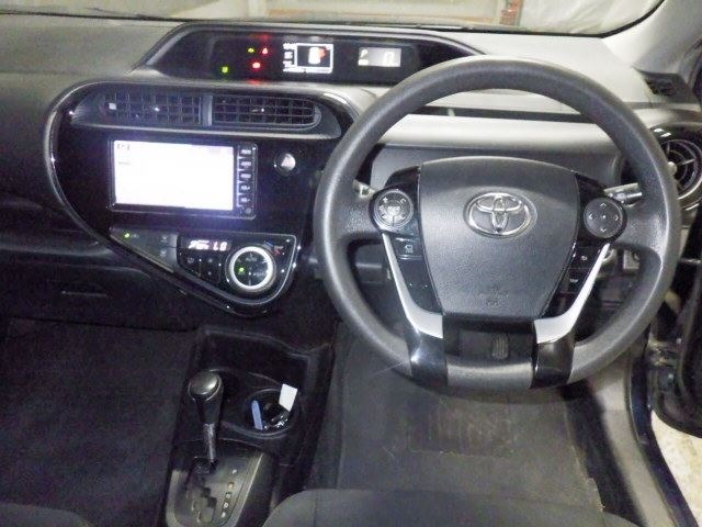 Toyota AQUA 2021 8237017-4